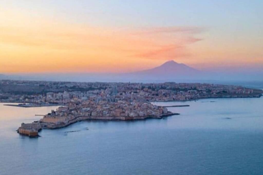 Sea-View Terrace & Bikes Moon Ortigia Holiday Home Syracuse Bagian luar foto