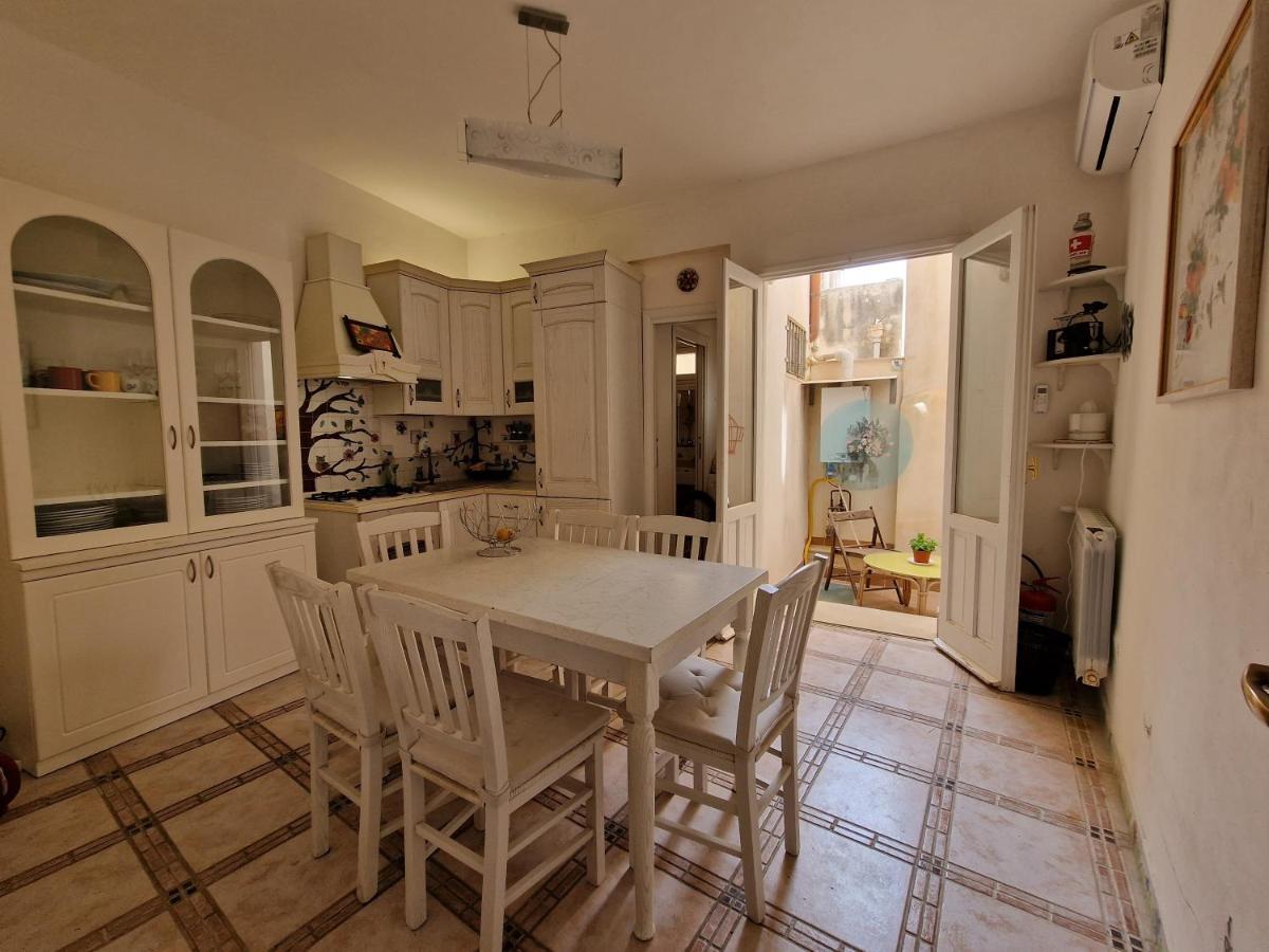 Sea-View Terrace & Bikes Moon Ortigia Holiday Home Syracuse Bagian luar foto