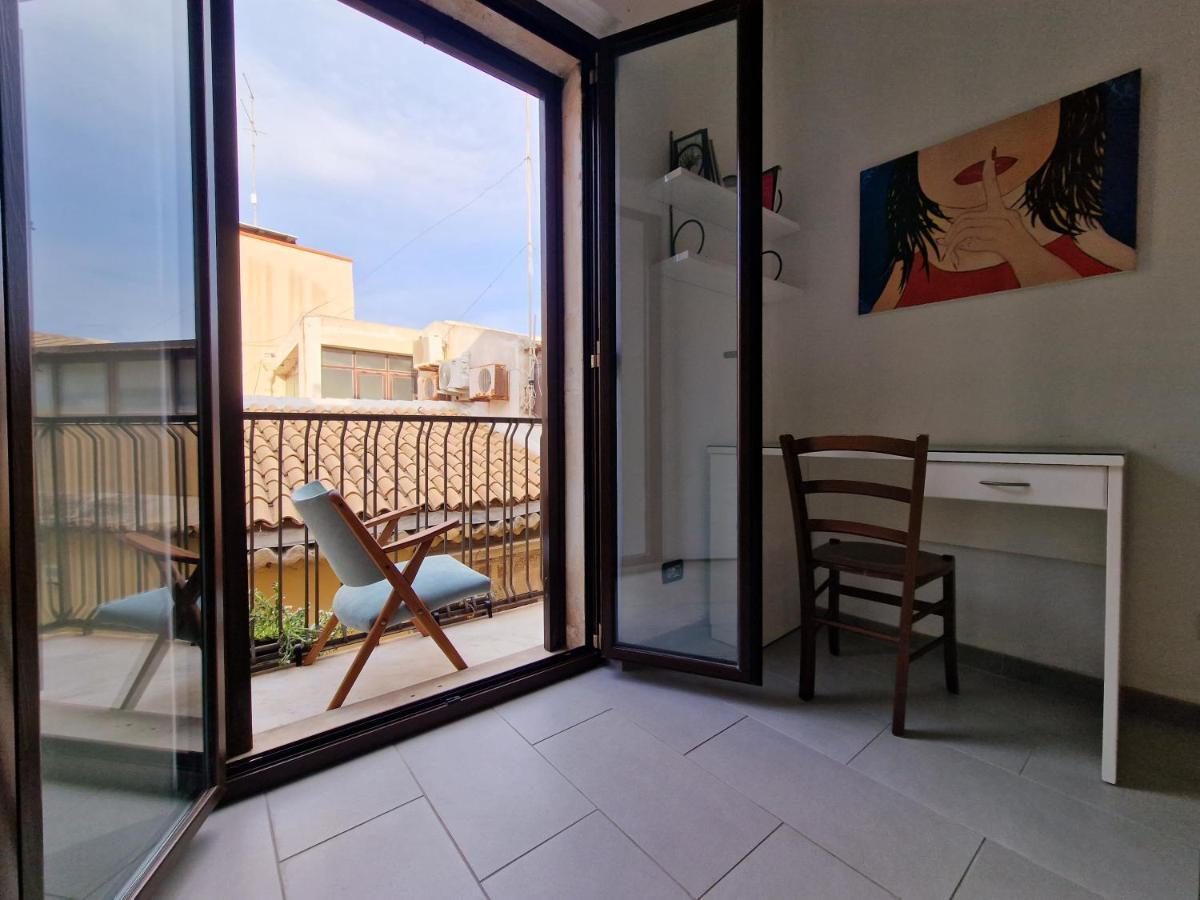 Sea-View Terrace & Bikes Moon Ortigia Holiday Home Syracuse Bagian luar foto